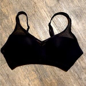 Victoria Secret incredible lightweight max sports bra size 38C